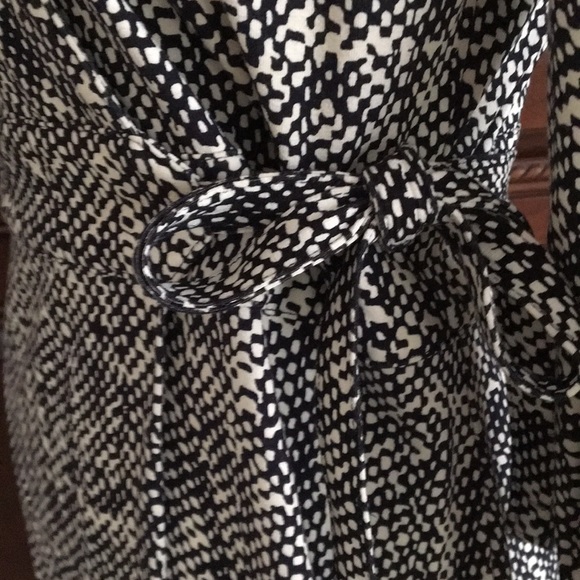 Ann Taylor Pixel Wrap Dress 4P - Picture 3 of 5